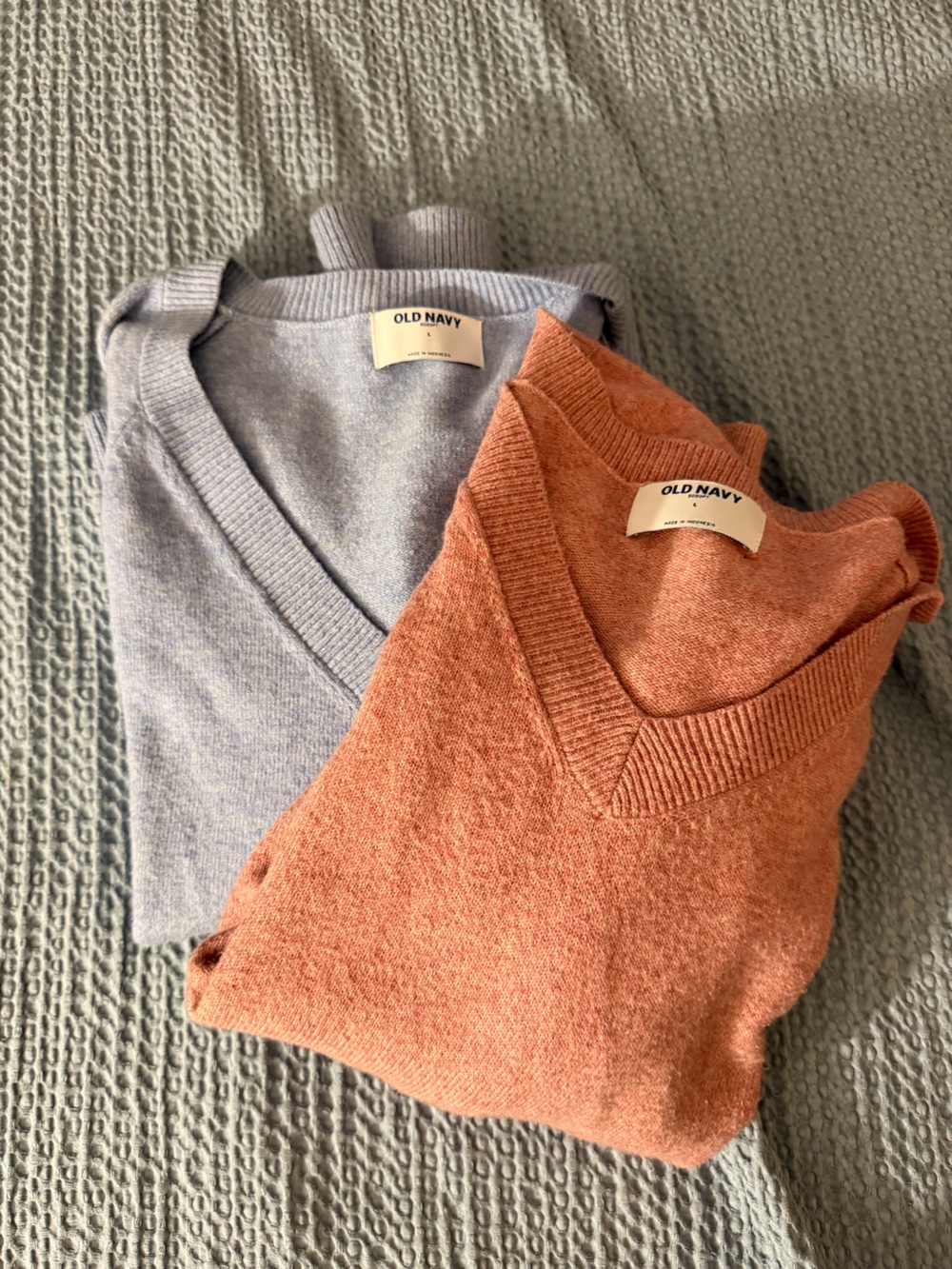 L- Old Navy SoSoft loose Women’s V-Neck Sweater - heather pink and Lighthouse